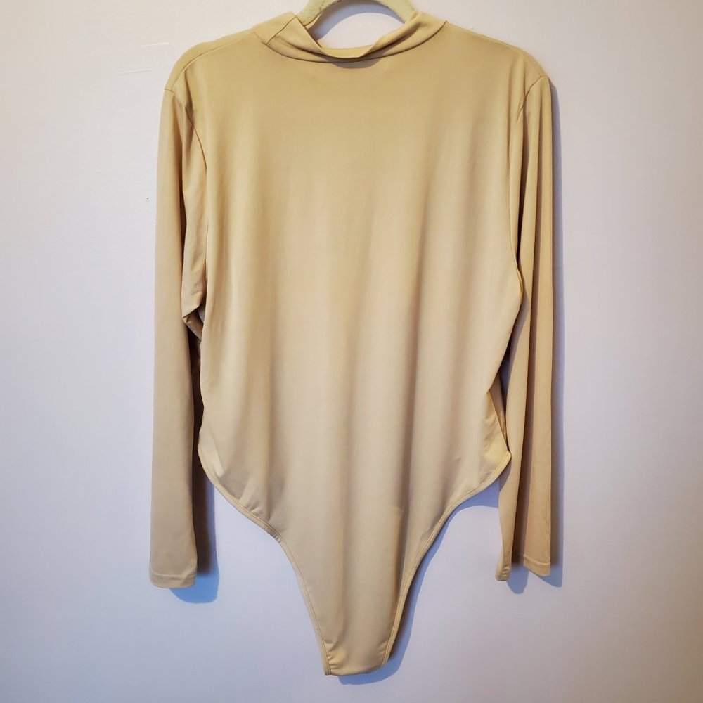 NWOT Shein Plus Mock Neck Fitted Tee Bodysuit - Picture 6 of 7
